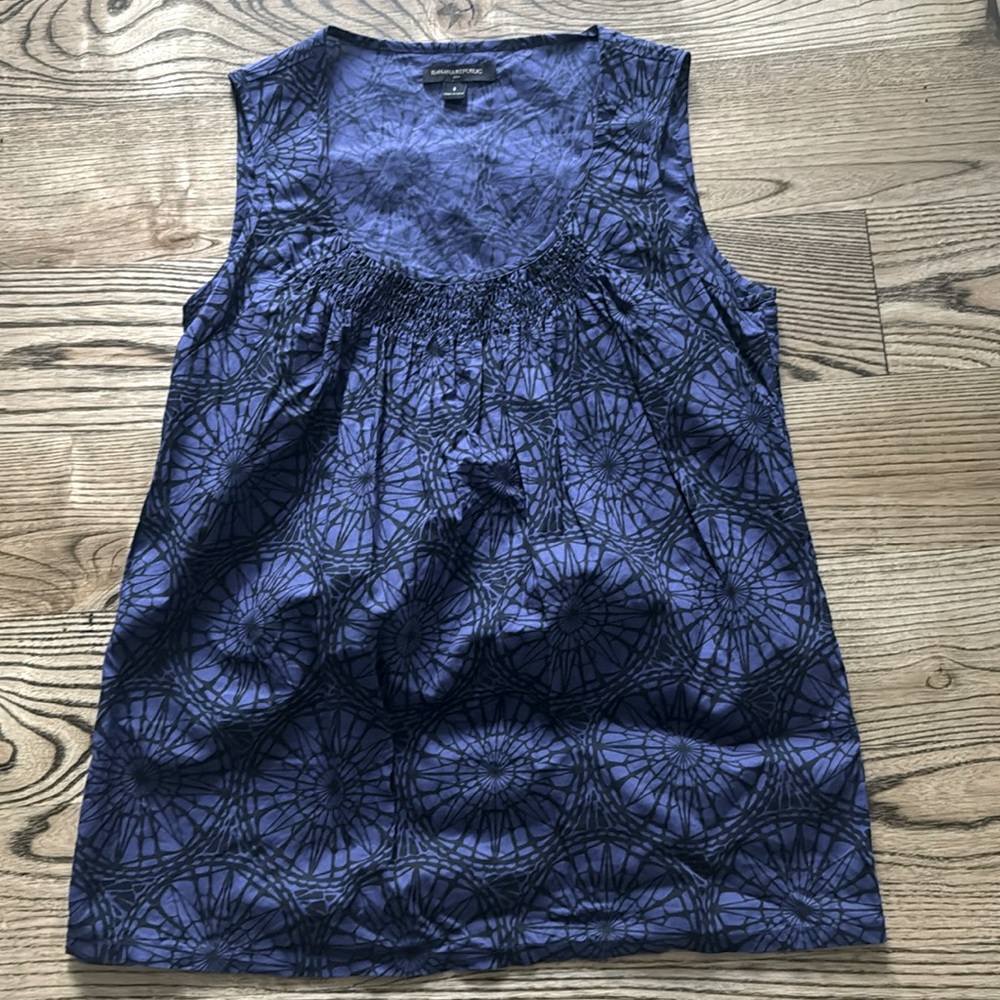 Women’s S Banana Republic sleeveless top